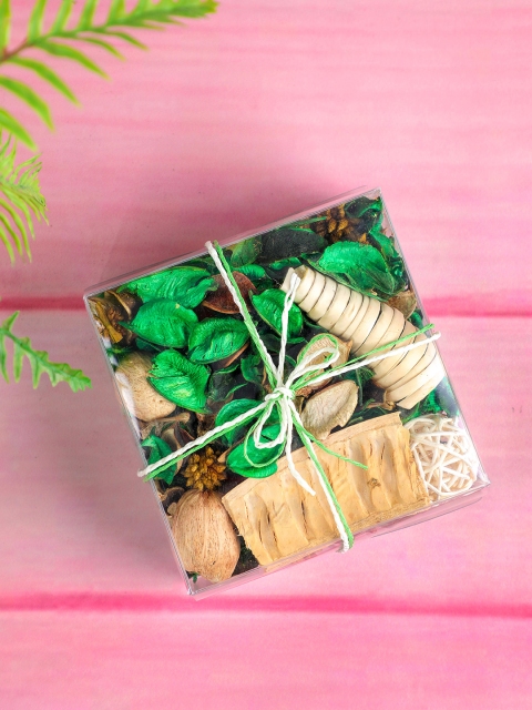 

YOYOSO Set Of 2 Green & Brown Aromatherapy Strawberry Dried Flower Home Fragrances