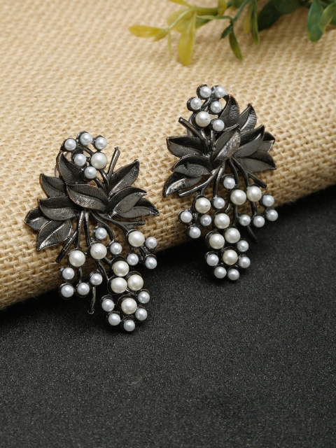 

NEUDIS Women Silver-Toned & White Pearl Studded Contemporary Stud Earrings