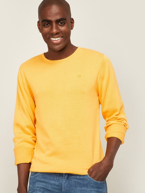 

Bossini Men Solid Yellow Slim Fit Casual T-shirt