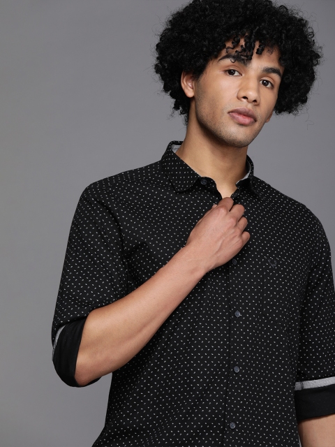 

Allen Solly Men Black Modern Fit Printed Casual Shirt