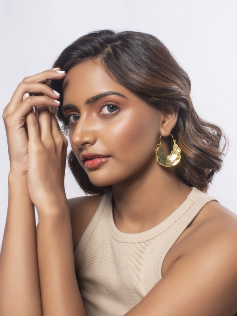 

ToniQ Woman Gold-Toned Contemporary Hoop Earrings