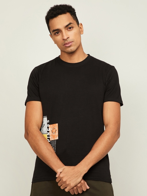 

SmileyWorld Men Black & Orange Printed Slim Fit T-shirt