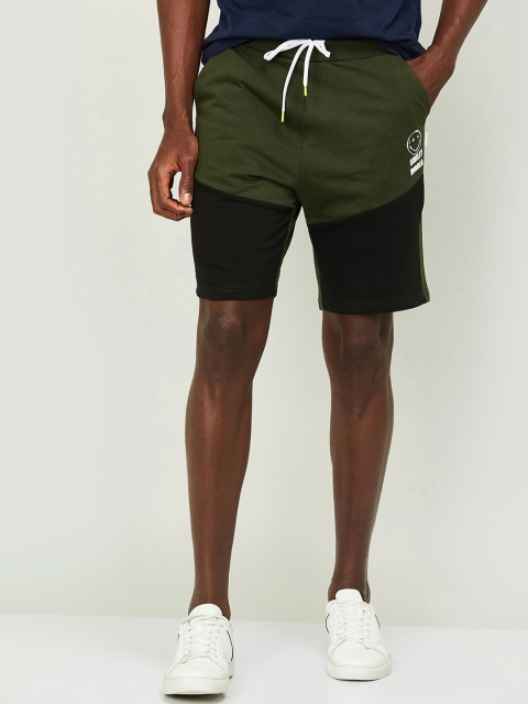 

SmileyWorld Men Olive Green Colourblocked Slim Fit Mid-Rise Regular Shorts