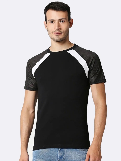 

Bewakoof Men Black And White Colourblocked T-shirt