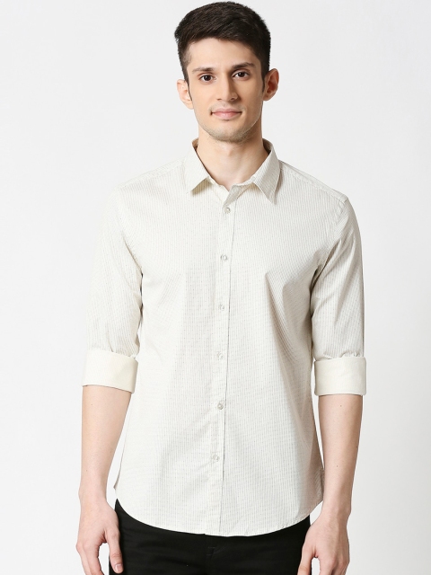 

Bewakoof Men Off White Regular Fit Printed Casual Shirt