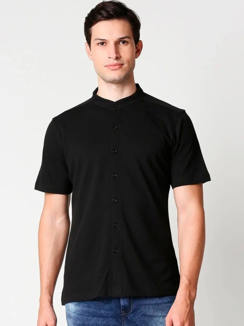

Bewakoof Men Black Regular Fit Solid Casual Shirt