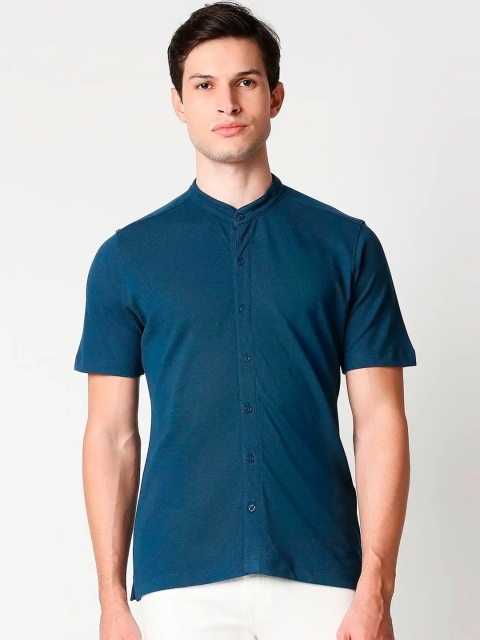 

Bewakoof Men Teal Regular Fit Solid Casual Shirt