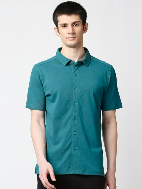 

Bewakoof Men Green Regular Fit Solid Casual Shirt