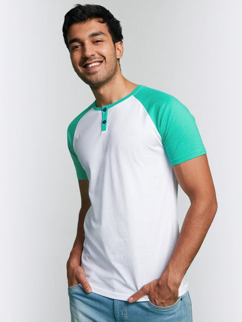 

Bewakoof Men Green & White Colourblocked Henley Neck T-shirt