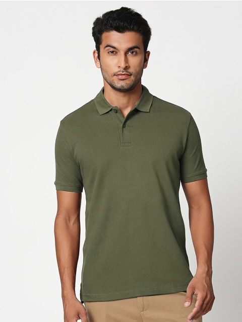 

Bewakoof Men Green Solid Polo Collar T-shirt