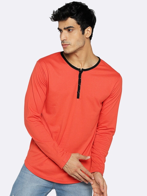 

Bewakoof Men Red Solid Henley Neck T-shirt