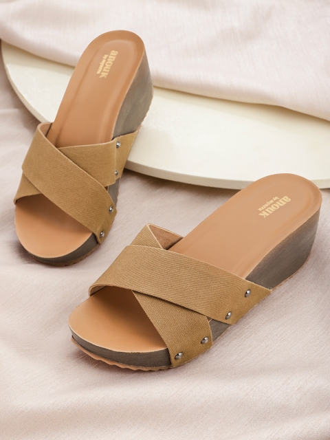 

Anouk Camel Brown Solid Criss-Cross Wedges