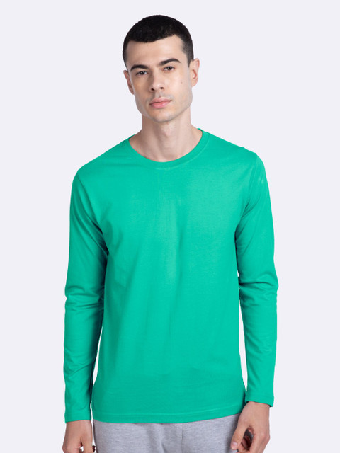 

Bewakoof Men Green Solid Round Neck Cotton T-shirt
