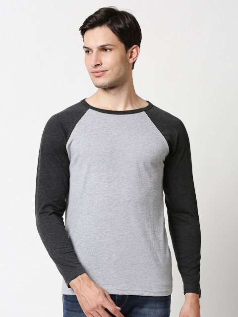 

Bewakoof Men Grey Solid Round Neck Cotton T-shirt