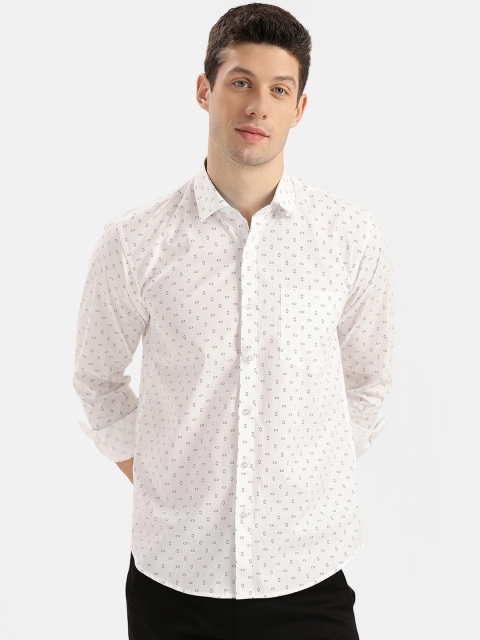 

V2 Value & Variety Men White Slim Fit Printed Casual Shirt