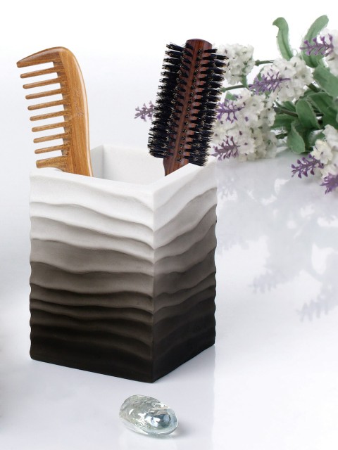 

OBSESSIONS Black & White Alvina Brush Stand