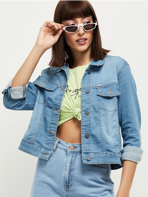 

max Women Blue Washed Crop Denim Jacket