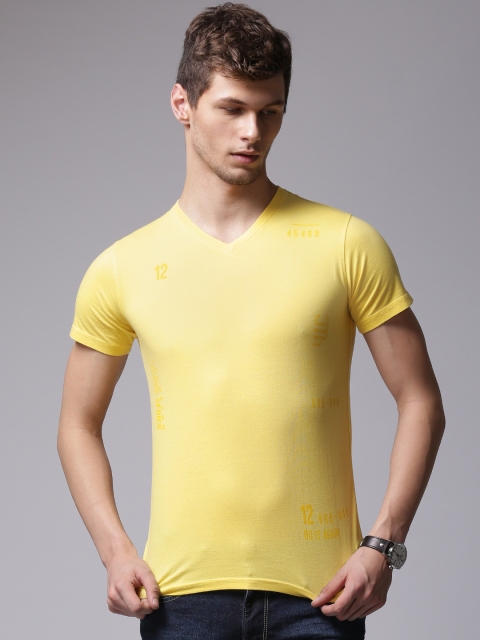 

YWC Men Yellow Solid V-Neck T-shirt
