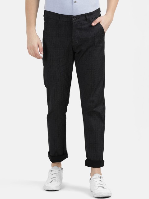 

V2 Value & Variety Men Black Checked Trousers