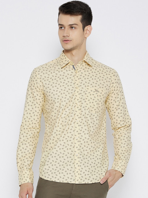 

Crimsoune Club Men Yellow Slim Fit Printed Casual Shirt