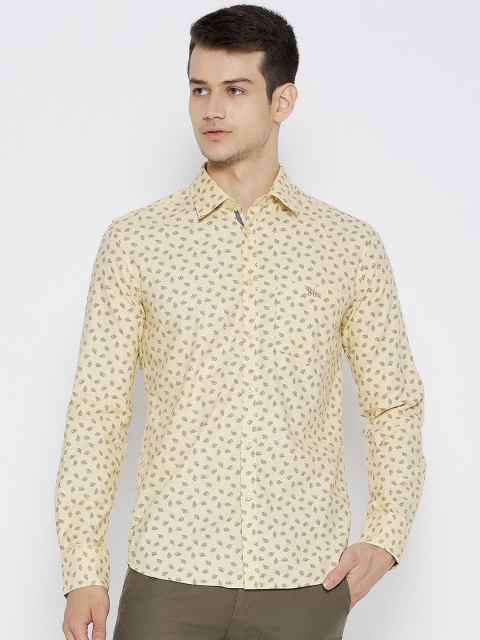 

Crimsoune Club Men Yellow Slim Fit Floral Printed Casual Shirt