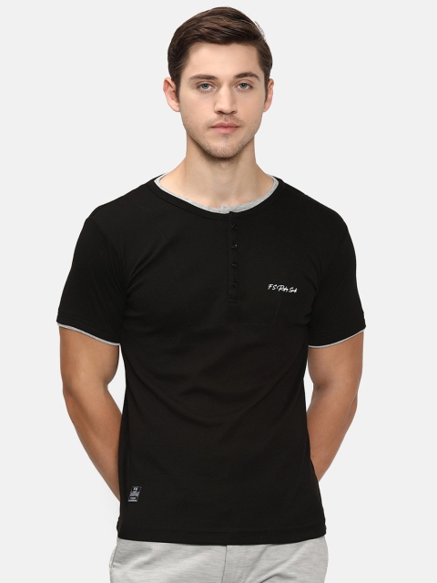

V2 Value & Variety Men Black Solid T-shirt