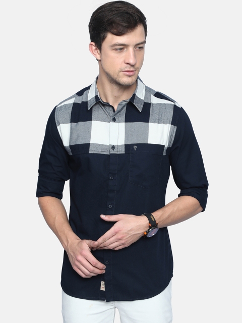 

VUDU Men Navy Blue Checked Casual Shirt