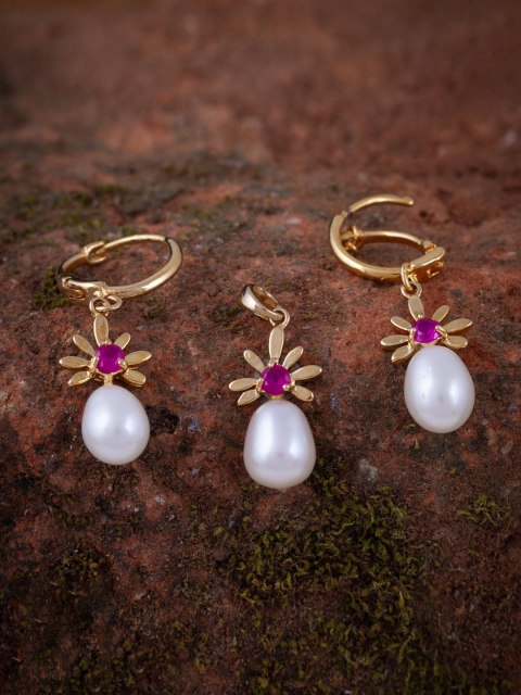 

Alankruthi Gold-Plated & Pink Cubic Zirconia American Diamond-Studded Pendant Set