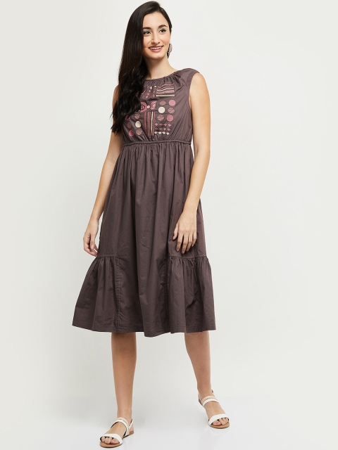 

max Women Brown Geometric Embroidered Detail Midi Dress