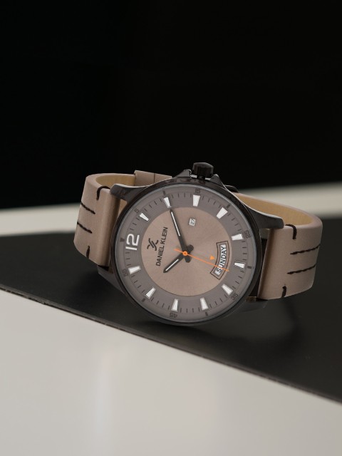 

Daniel Klein Men Grey Dial & Grey Leather Bracelet Style Straps Analogue Watch