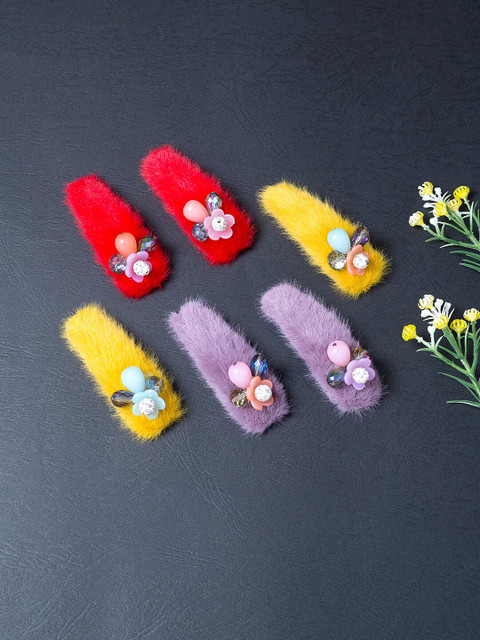 

Golden Peacock Women Multicoloured & Red Set Of 6 Fur Tic Tac Hair Clip, Multi