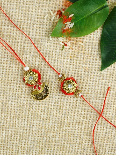 

Aapno Rajasthan Multicoloured Bhaiya Bhabhi Traditional Rakhi Set, Red