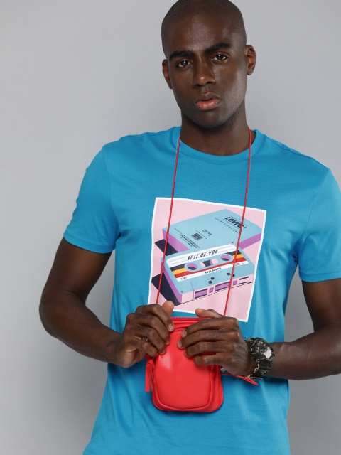 

Levis Men Blue Graphic Printed T-shirt