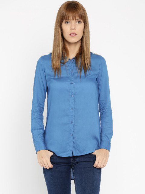 

Wrangler Women Blue Regular Fit Solid Casual Shirt