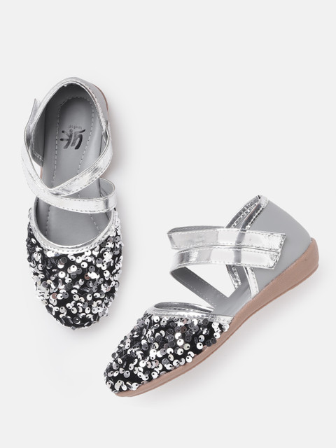 

YK Girls Silver-Toned & Black Sequinned Party Flats