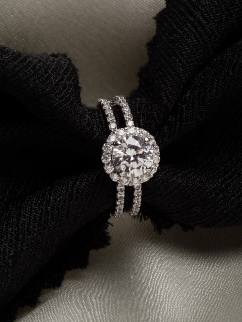 

Clara 925 Sterling Silver Rhodium-Plated White CZ-Studded Finger Ring