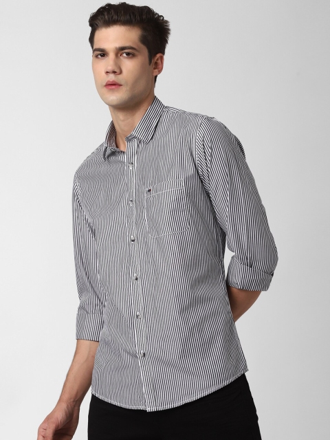 

Peter England Casuals Men Grey Slim Fit Striped Casual Shirt