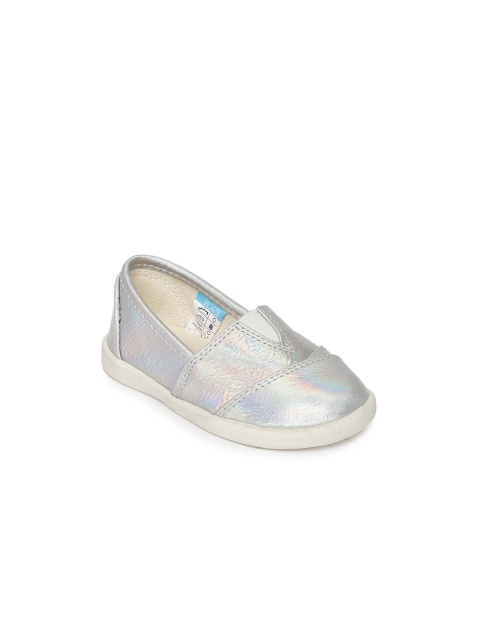 

The Childrens Place Girls Silver-Toned Slip-On Sneakers
