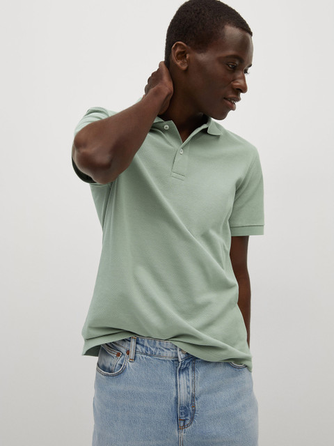 

MANGO MAN Men Green Solid Polo Collar T-shirt