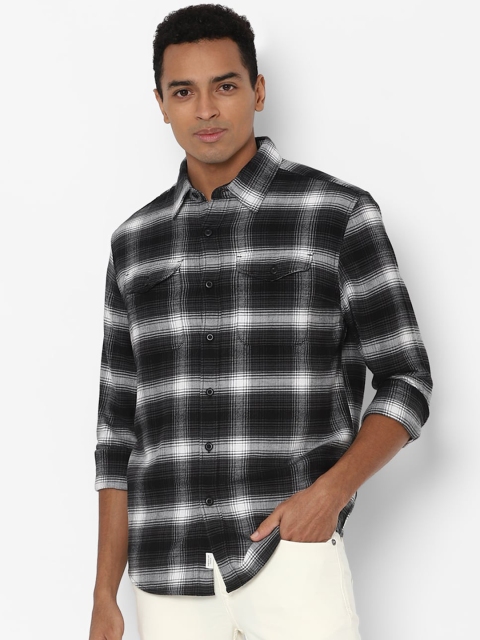 

AMERICAN EAGLE OUTFITTERS Men Black & White Checked Pure Cotton Casual Shirt