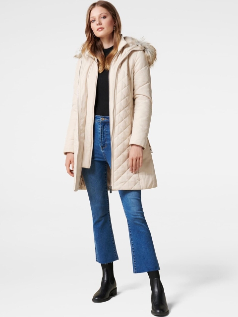 

Forever New Women Cream-Coloured Solid Sally Quilted Puffa Coat