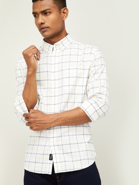 

Denimize by Fame Forever Men White & Black Checked Regular Fit Casual Shirt