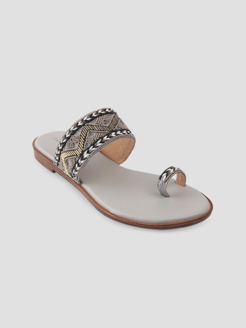 

LEMON & PEPPER Women Gunmetal-Toned Textured One Toe Flats, Metallic