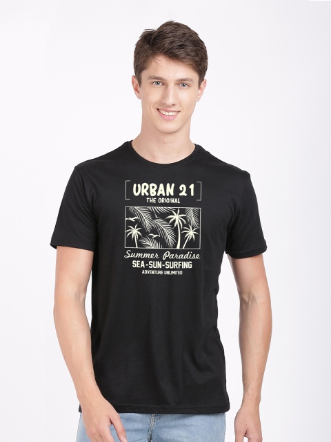 

MASH UNLIMITED Men Black & Off White Typography Printed Slim Fit T-shirt