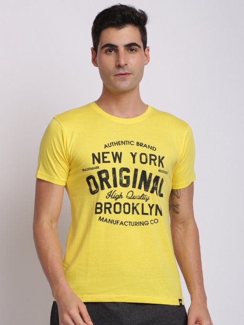 

MASH UNLIMITED Men Yellow Printed Slim Fit Cotton T-shirt