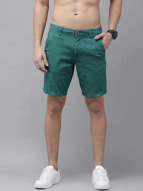 

Roadster Men Green Solid Shorts