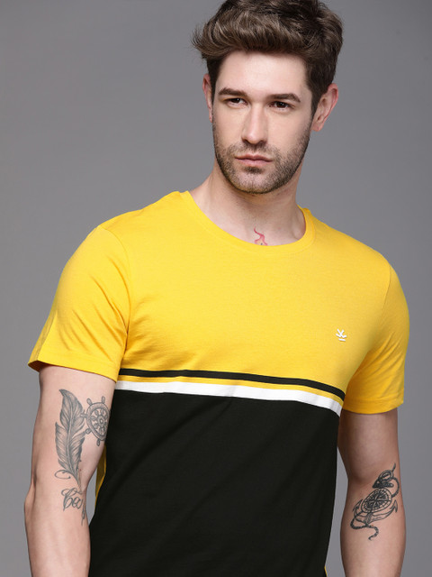 

WROGN Men Yellow Black Colourblocked Slim Fit Pure Cotton T-shirt