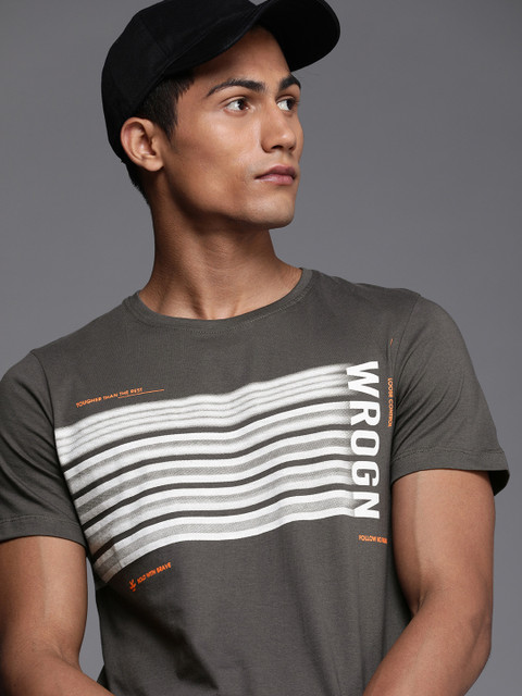 

WROGN Men Grey Graphical Printed Slim Fit Pure Cotton T-shirt