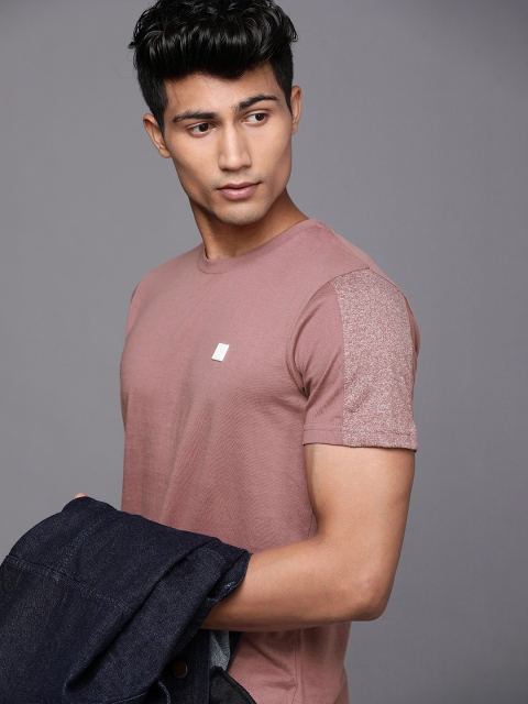 

WROGN Men Dusty Pink Solid Slim Fit T-shirt