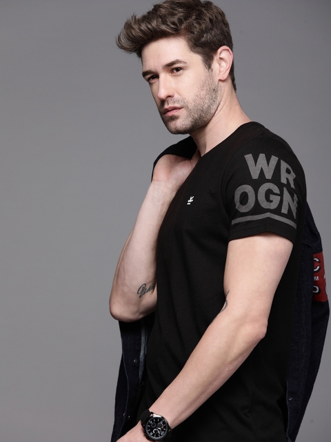 

WROGN Men Black Slim Fit T-shirt With Printed Detailing